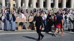Автомобиль врезался в группу прохожих около Ватикана